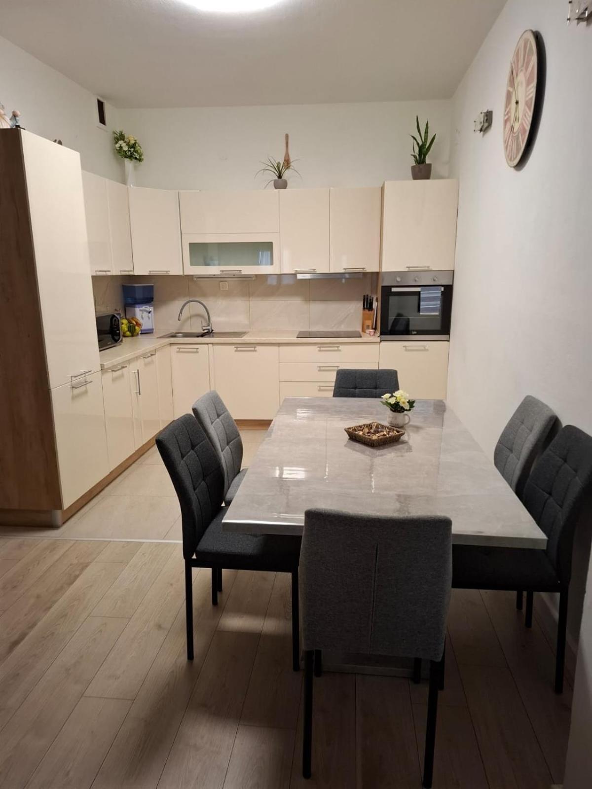 Sandra Apartmán Podstrana